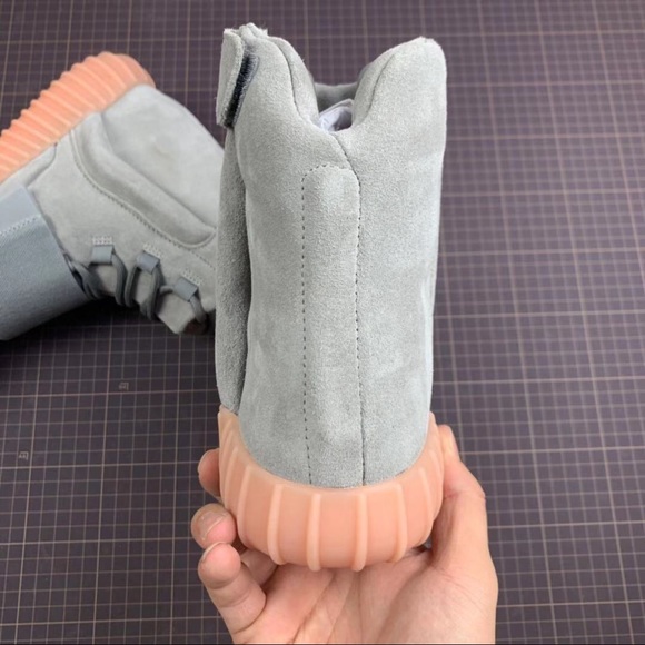 Adidas Yeezy 750 ‘Grey Gum’ - Picture 6 of 8